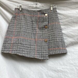 Stylish Black and White Plaid Skirt